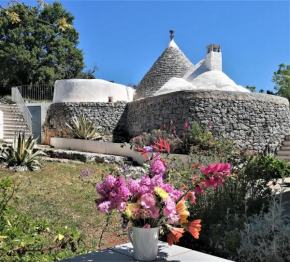 Trullo di Raffa, in collina, panoramico, fresco e con piccola piscina